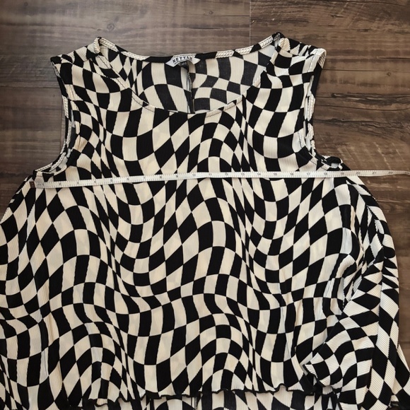 NETTLE STUDIOS Soft Volume Tank in Pleated Dizzy - Picture 6 of 7